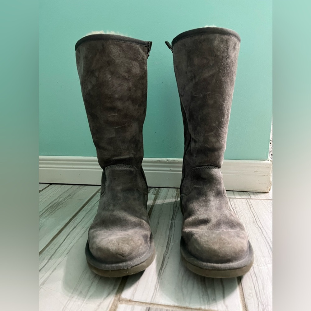 Tall gray Alder zip up UGGS size 7
